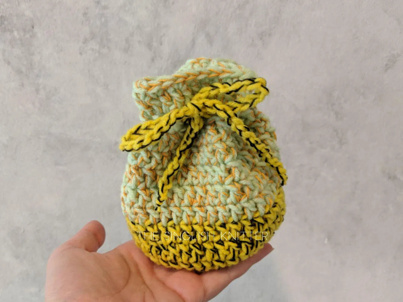 Crochet Pattern - Bee in the Garden Pouch